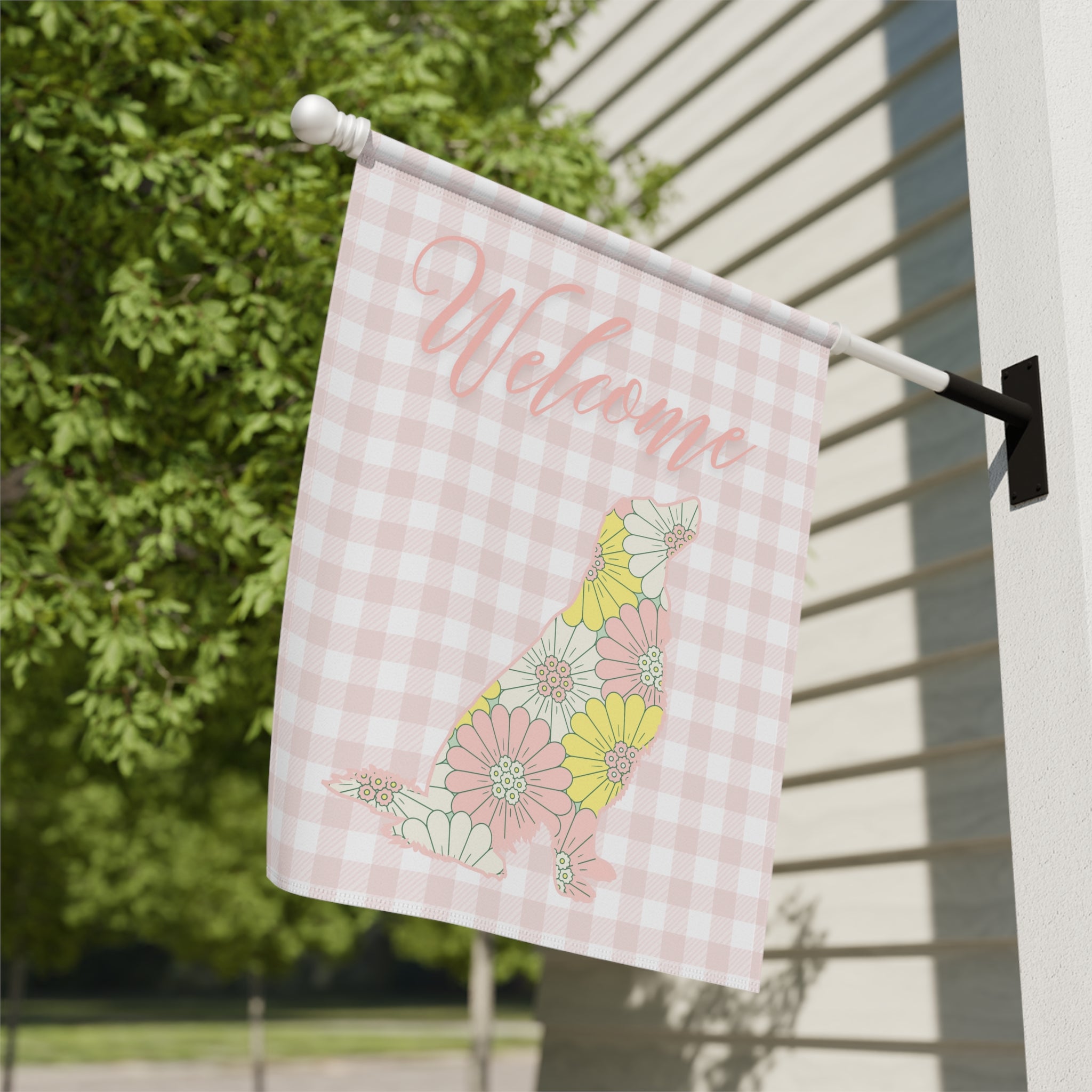 Pink Gingham Golden Retriever Welcome Garden Banner, Floral Pet Décor, Outdoor Sign, Housewarming Gift